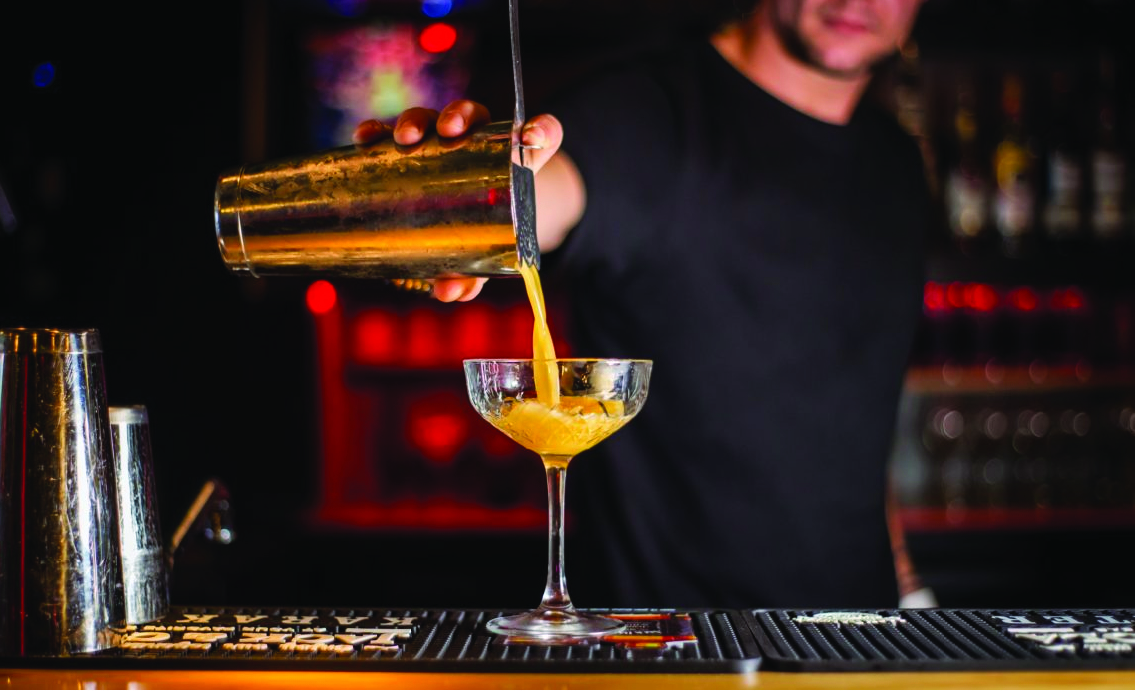  Formation à l'Animation d'un Bar :  Les Clés pour Développer Sa Clientèle